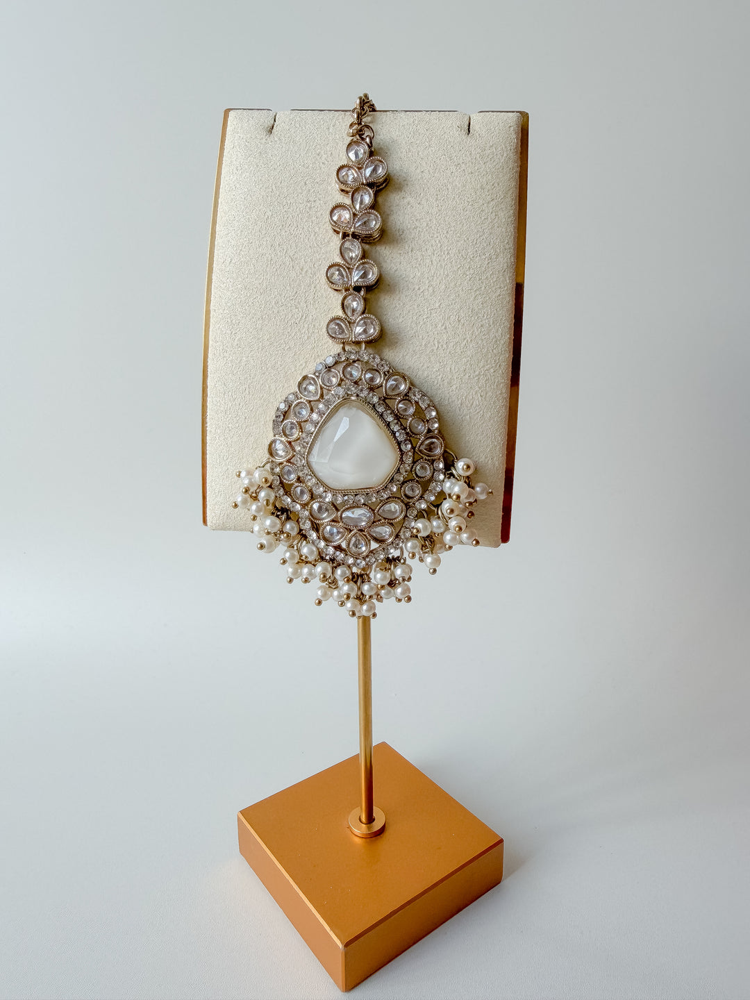 Nidhi sieradenset met witte stenen