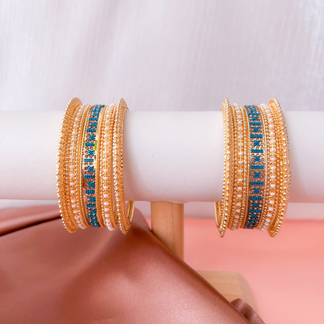 Indiase armbanden met blauwe kralen