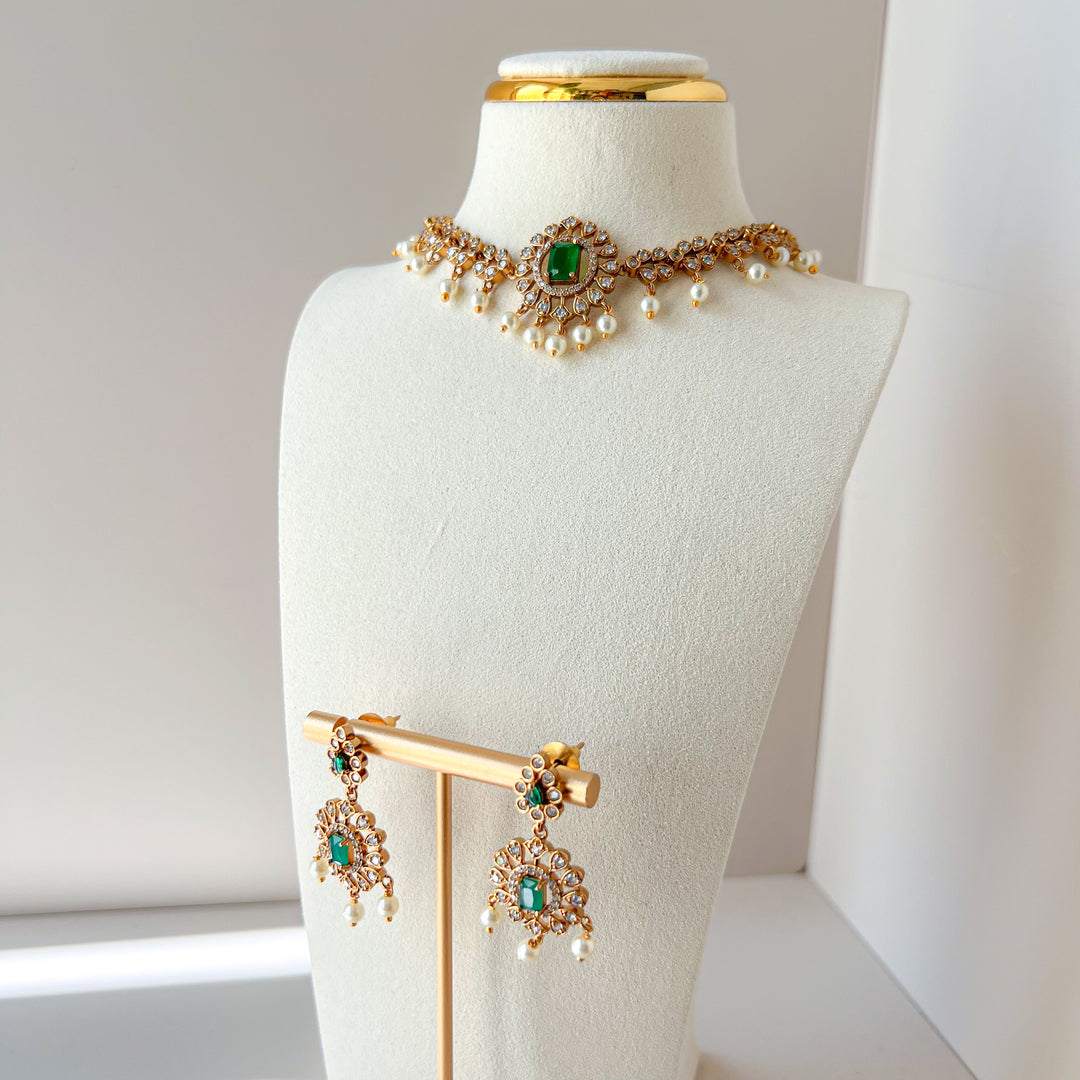 Indiase sieradenset bestaande uit een choker en een paar oorbellen
