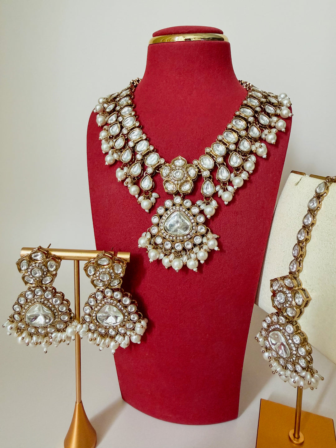 Adarshini sieradenset met witte parels