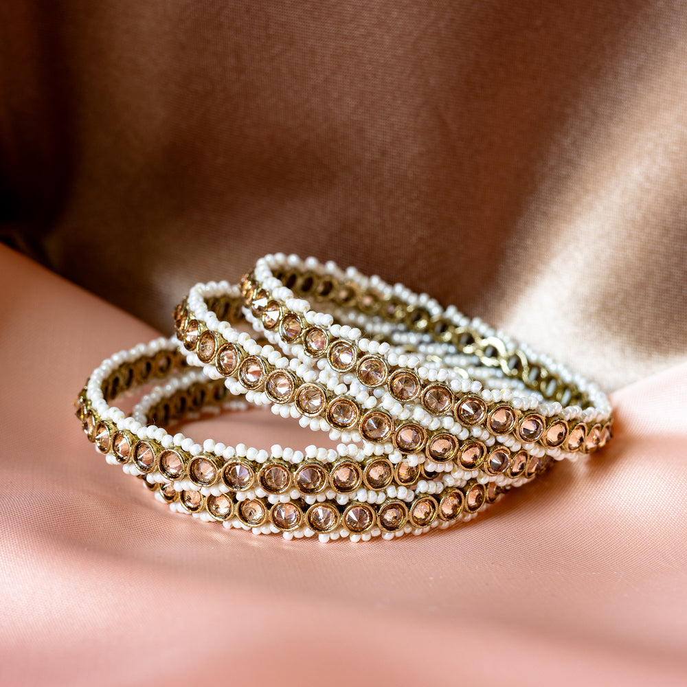 Indiase goudkleurige armbanden
