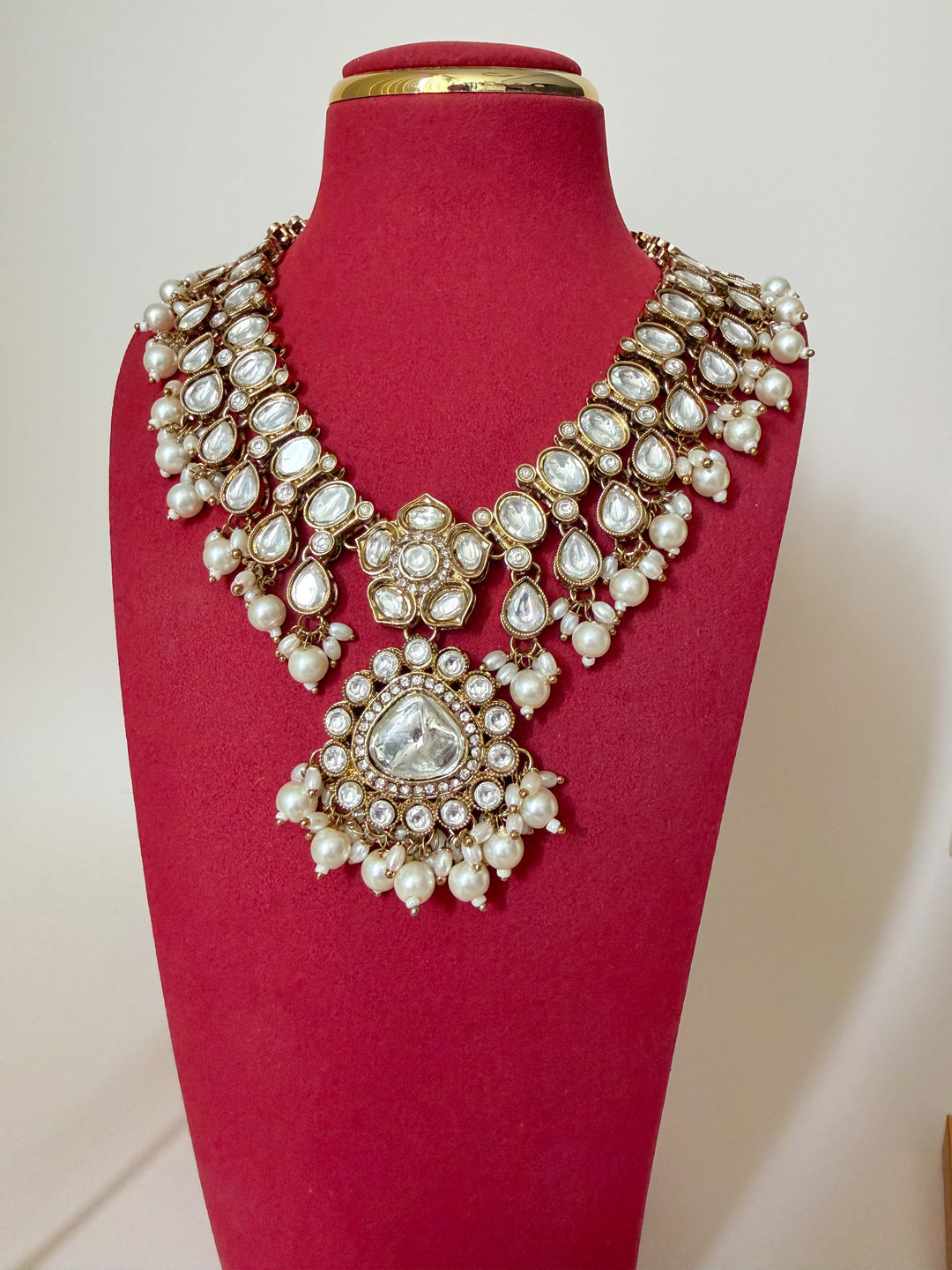 Adarshini sieradenset met witte parels