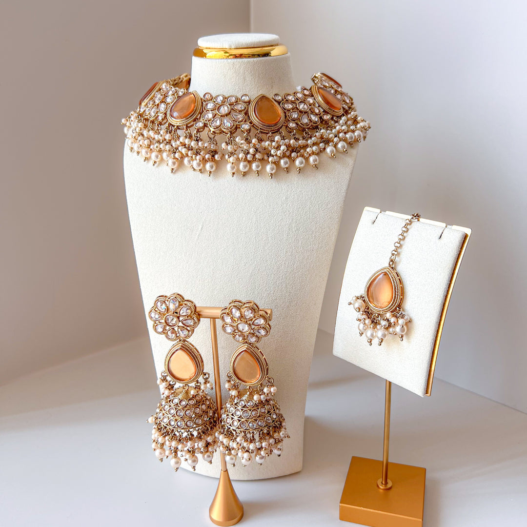 Indiase sieradenset met bloemen