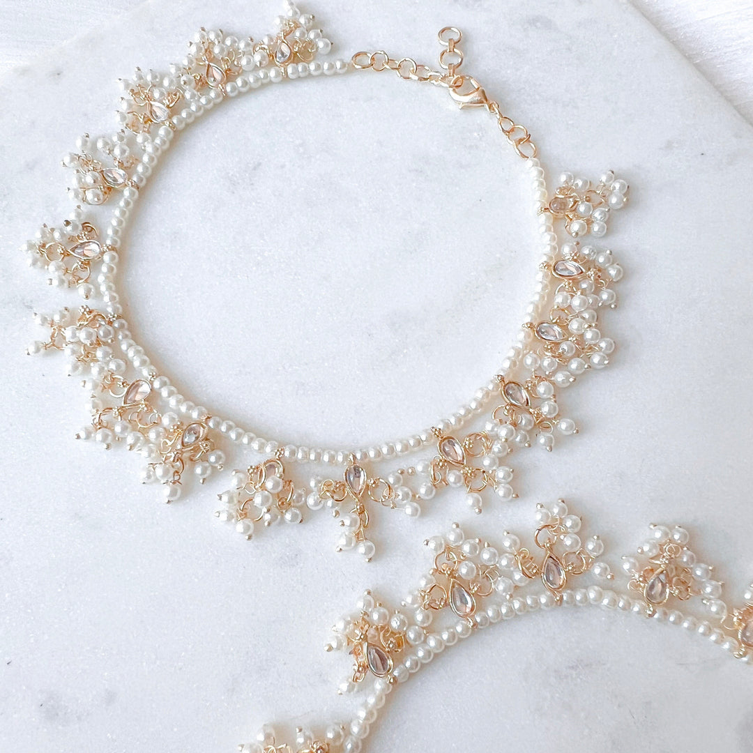 Goudkleurige enkelsieraden