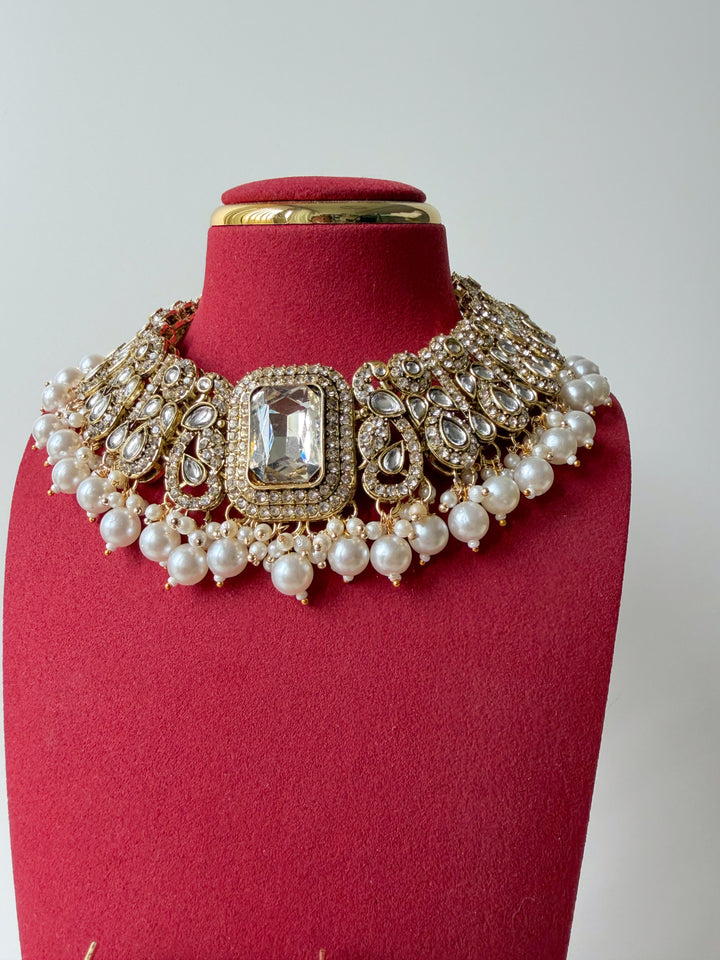 Aruna sieradenset met witte parels
