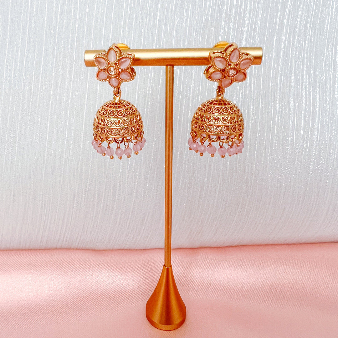 Lichtroze jhumka oorbellen